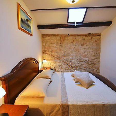 Antique apartment Arsenale Rovinj Extérieur photo